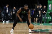 乐鱼体育-NBA官宣重罚！杰伦・布朗怒喷裁判遭罚3.5万，罚球4-20差距引热议